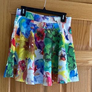 Skirt size M pull on waistband beautiful vibrant colors